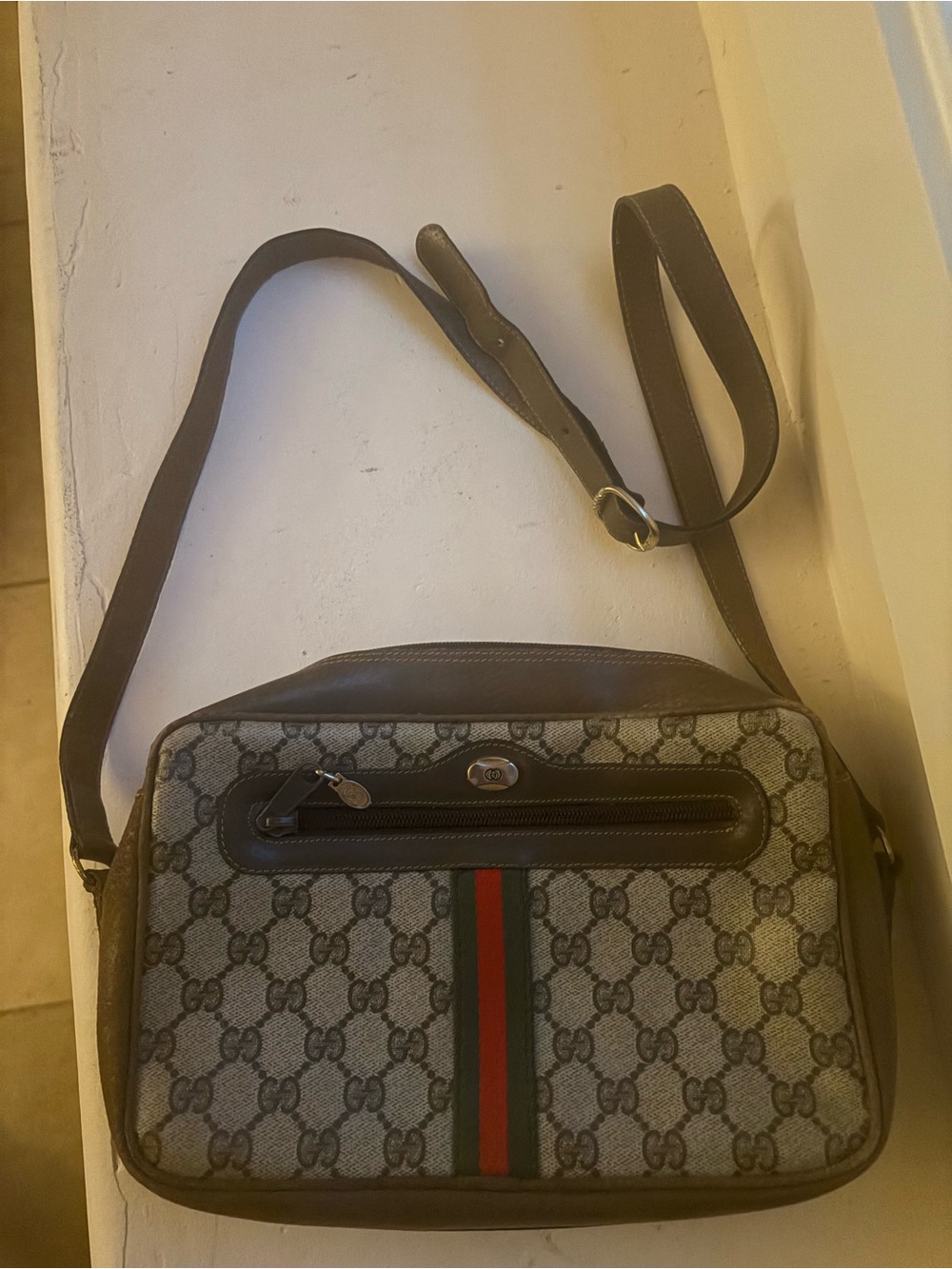 Authentic vintage Gucci GG shoulder crossbody bag purse Florence Italy 🇮🇹